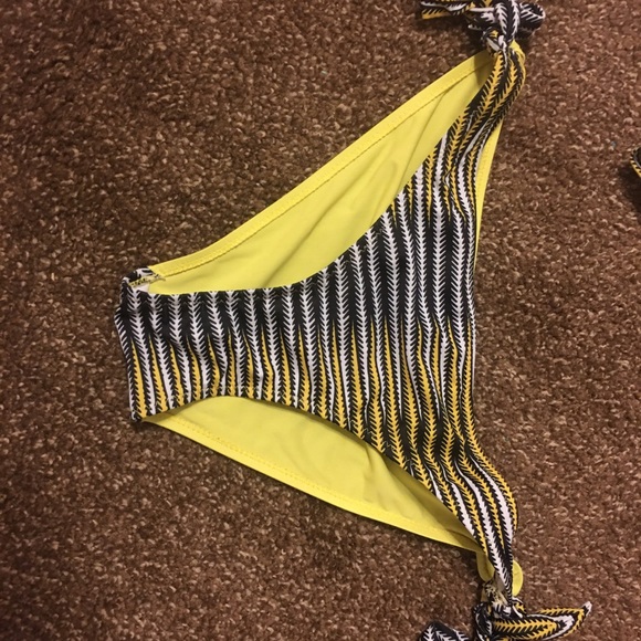 Bathing suit - Picture 2 of 3